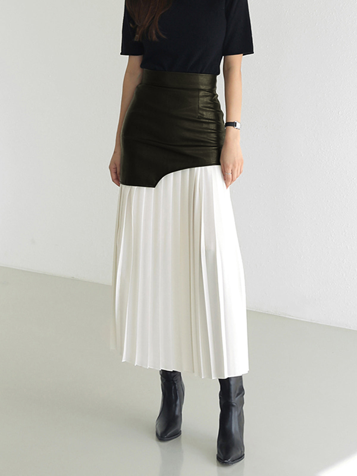 Asymmetrical skirt made of imitation leather and chiffon