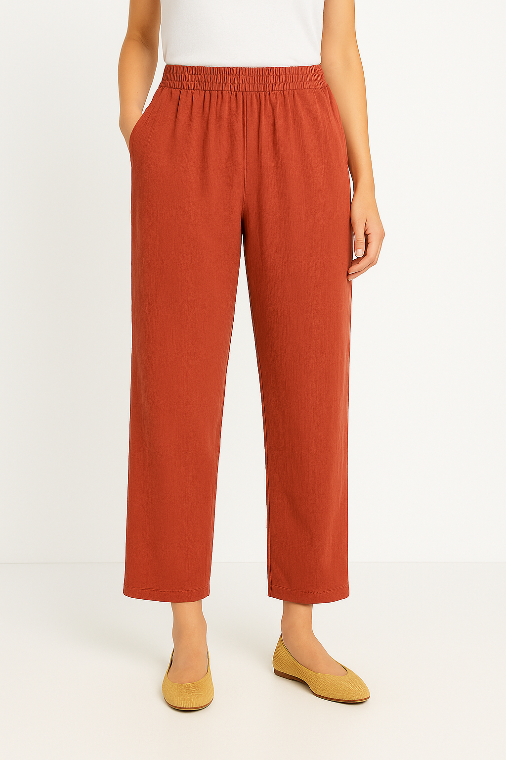 Comfortable leisure pants with elastic waistband and side pockets