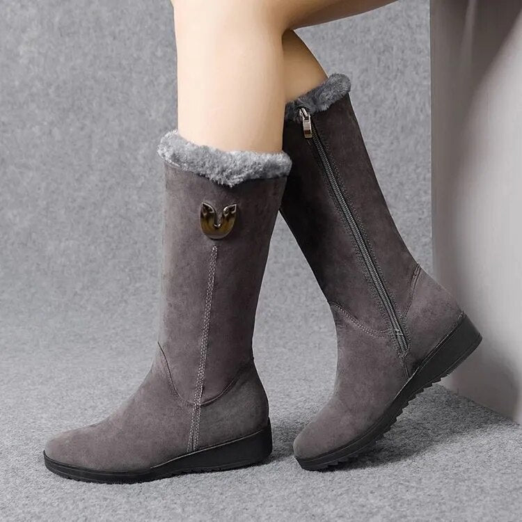 Comfortable winter boots with fur trim