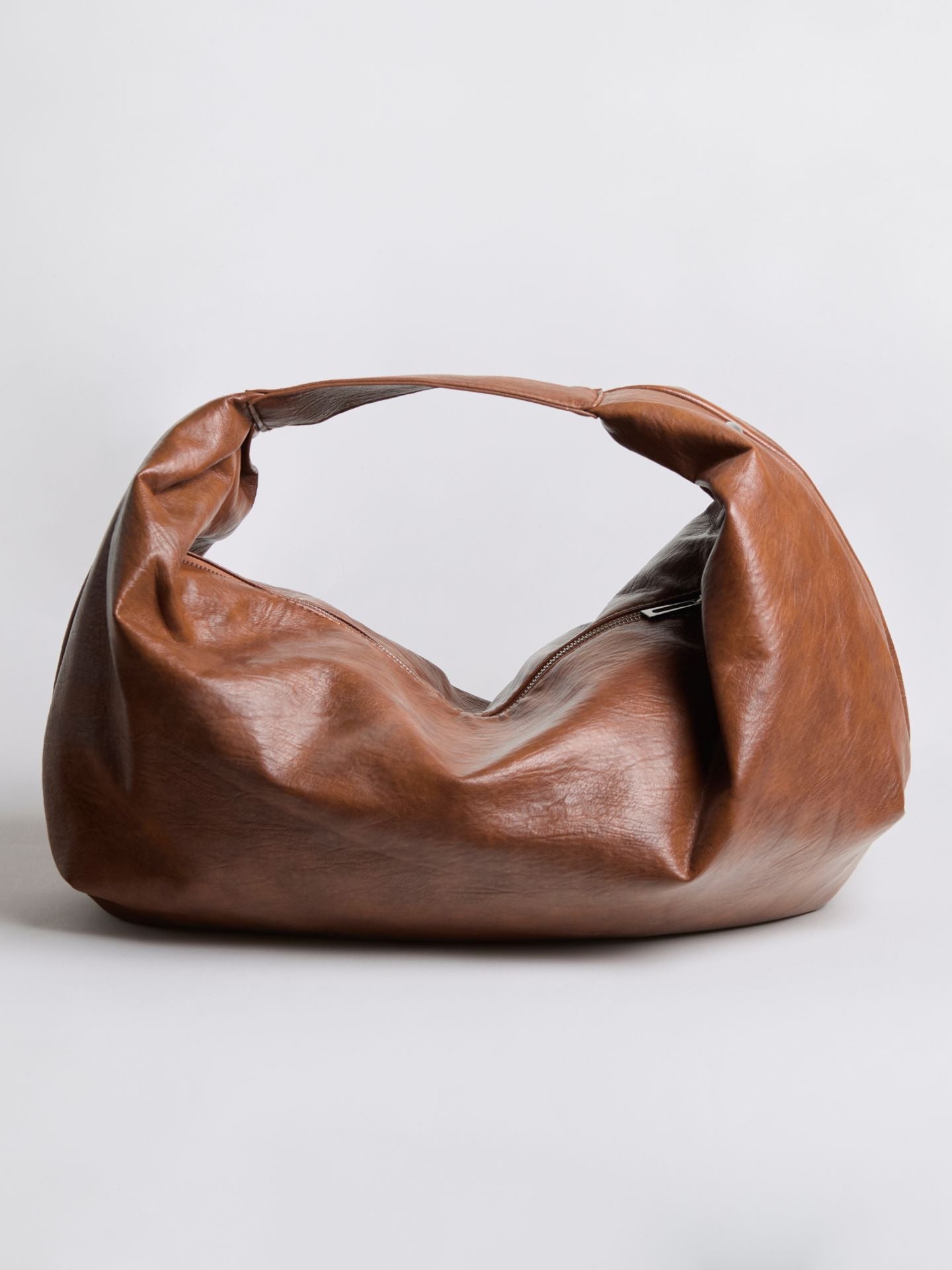 Women's shoulder bag made of vegan leather