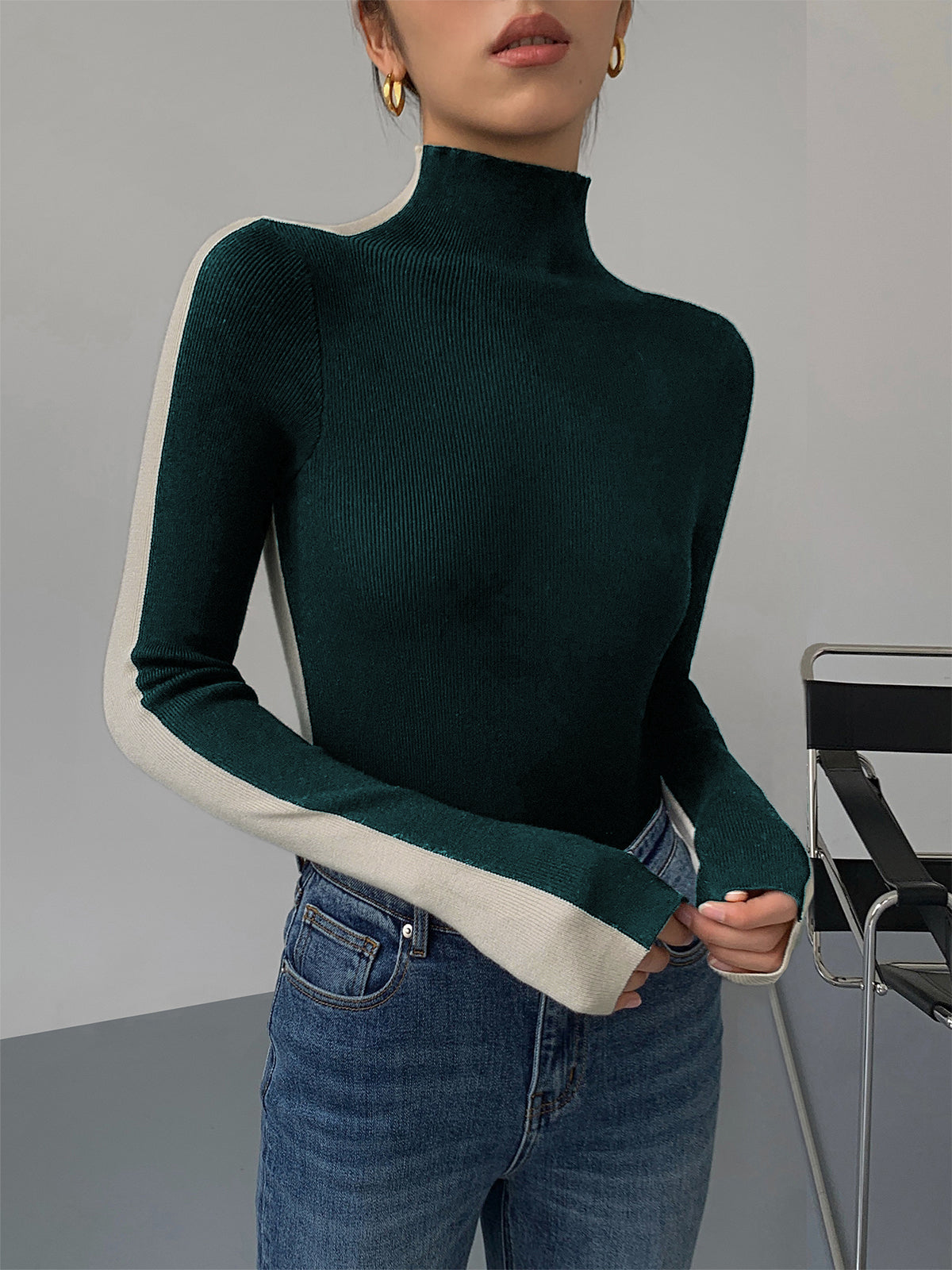 Women's knitted top with long sleeves