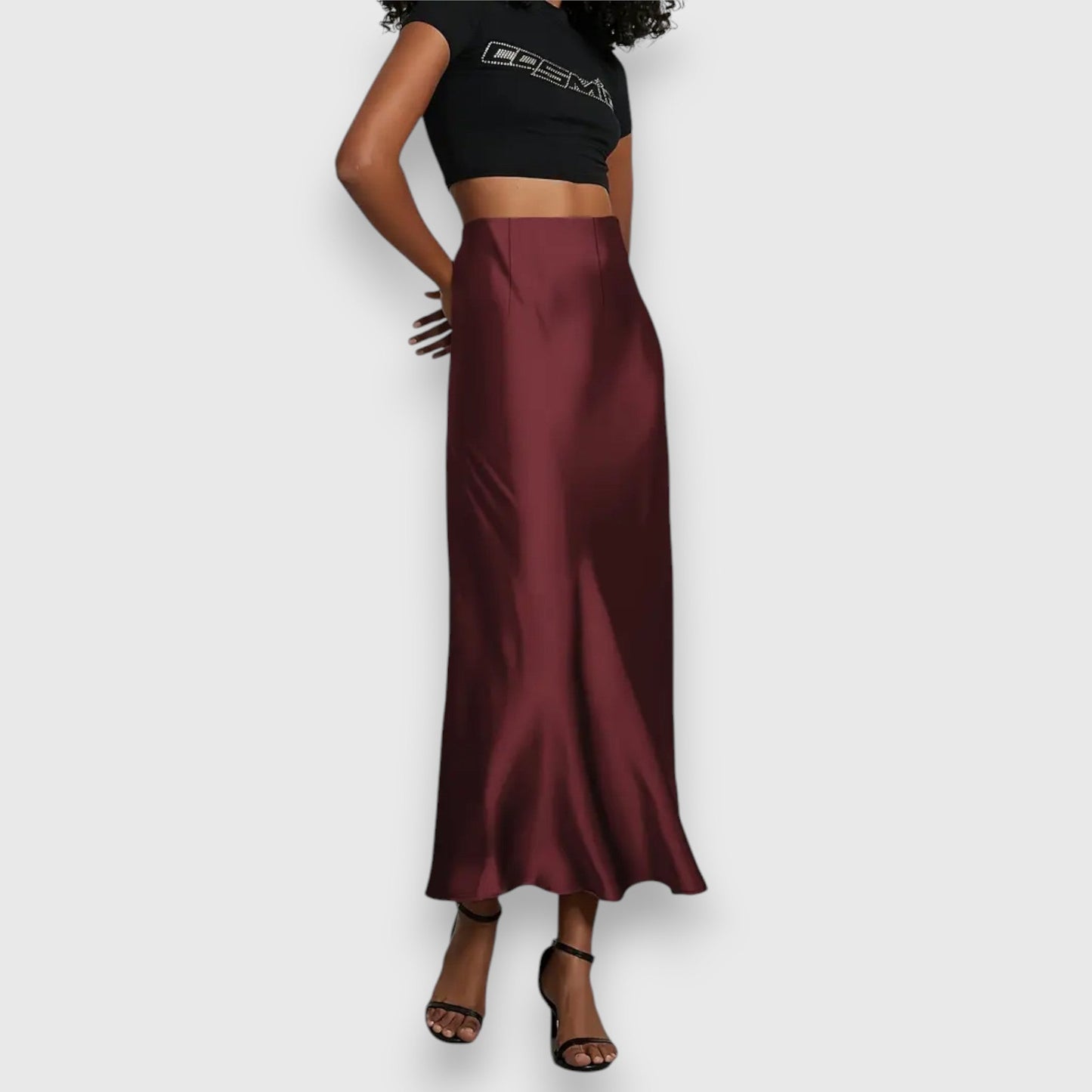 Elegant women's skirt with fishtail cut