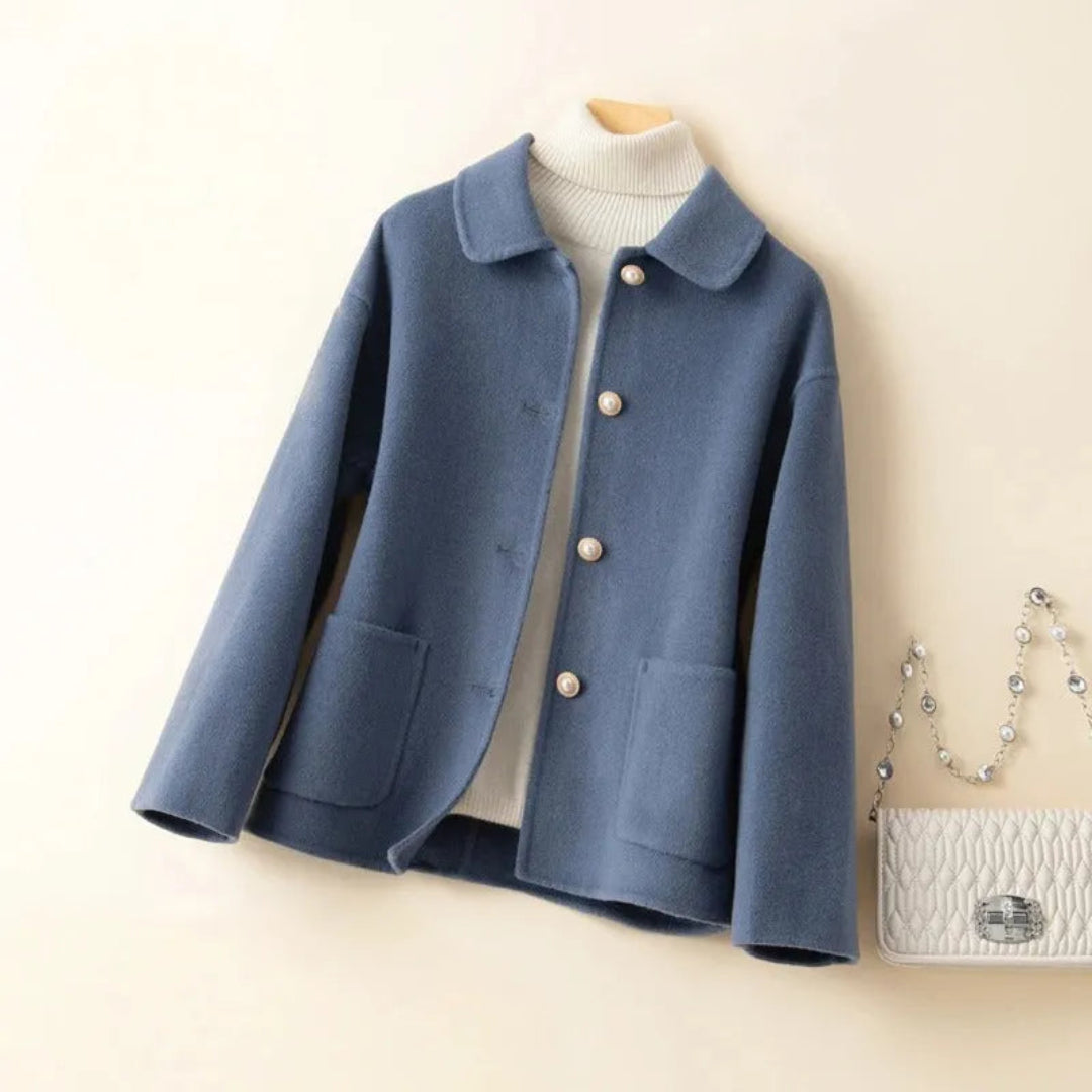 Elegant coat with doll collar and pearl buttons
