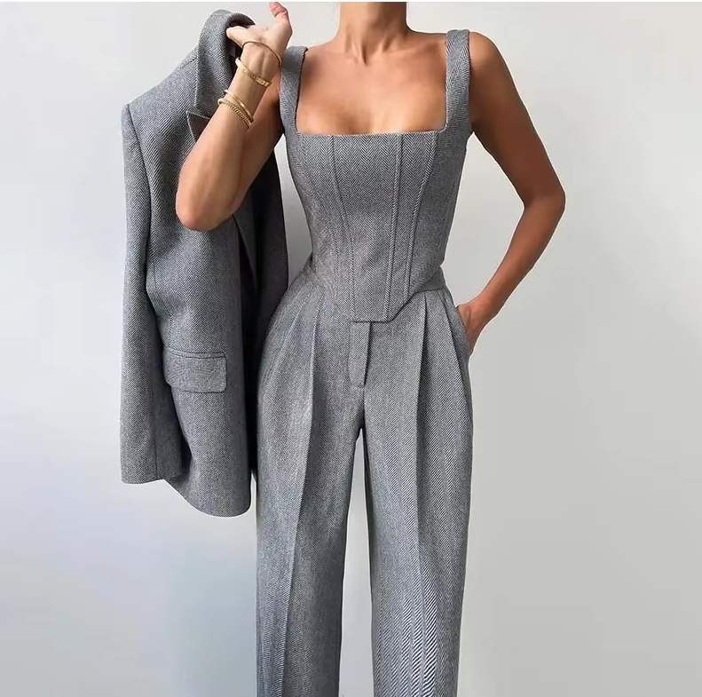 Elegant 3-piece set with blazer and pants