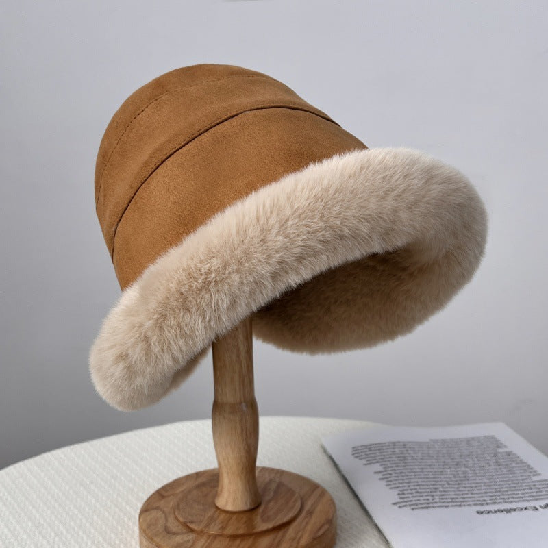 Women’s cozy and elegant fur hat