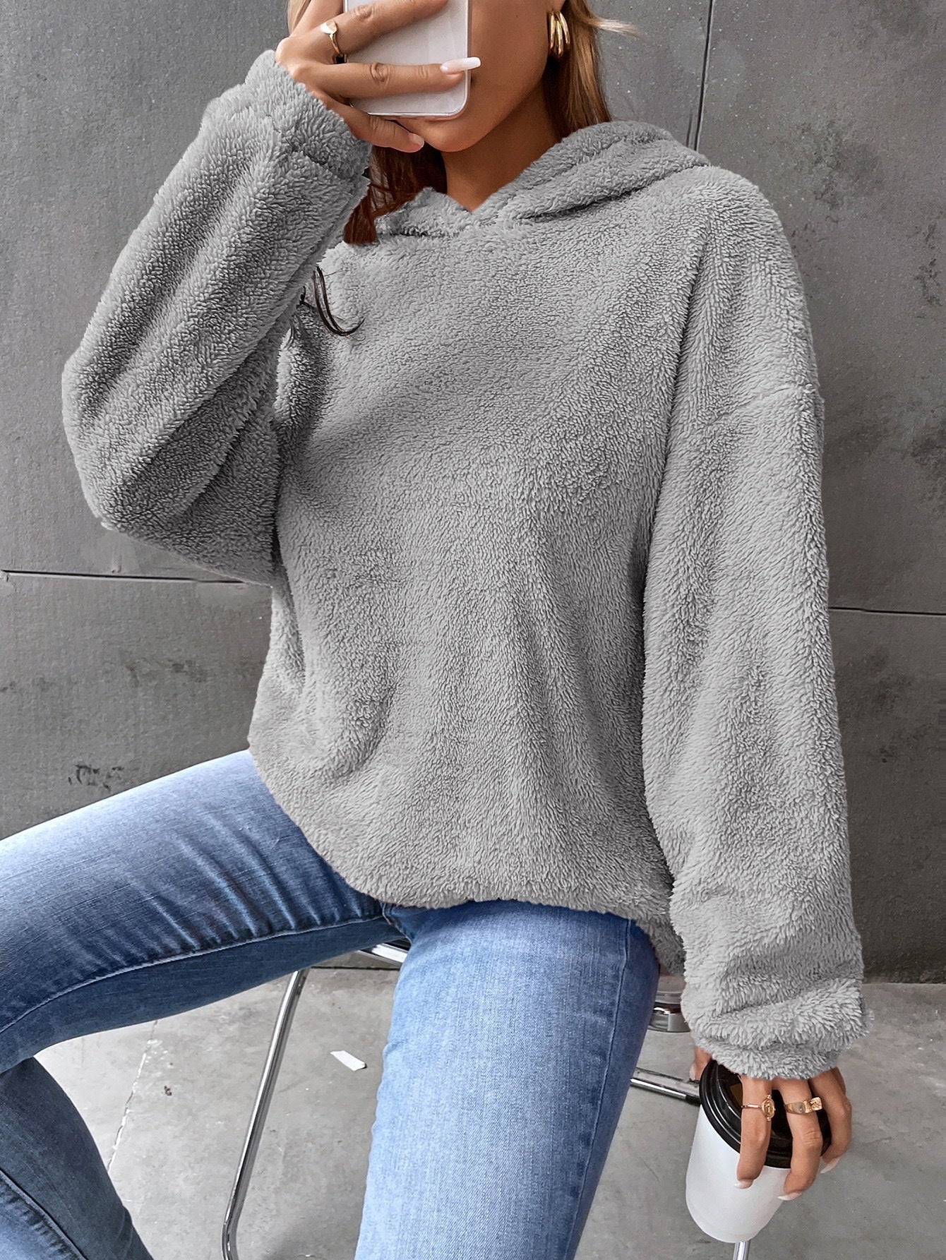 Women's hooded sweatshirt - Fleece sweater - Short model - Relaxed fit - Long sleeves