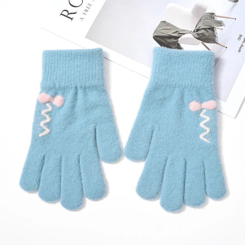 Warm touchscreen gloves for women