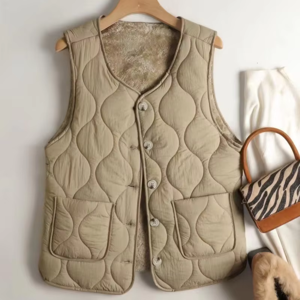 Reversible vest with buttons made of fleece