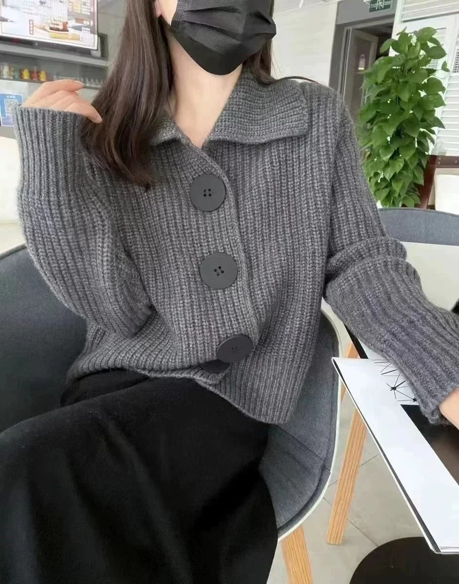 Wool women's sweater with button collar