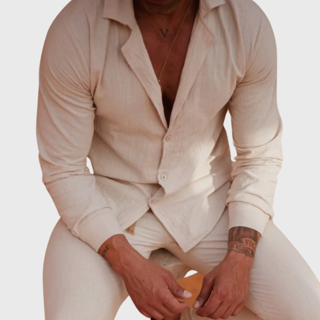 Two-piece set made of breathable fabric