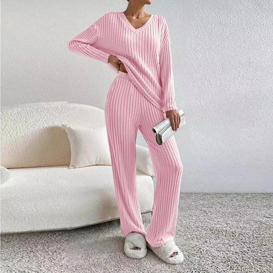 Two-piece loungewear set made of cotton blend with V-neck and wide-leg pants