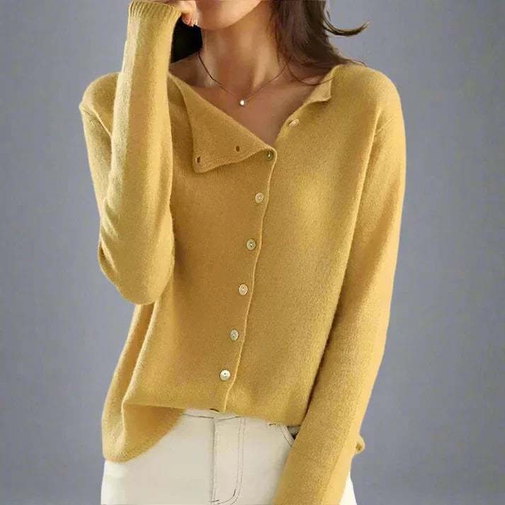 Eloura-Moda | Cardigan with asymmetrical button pattern