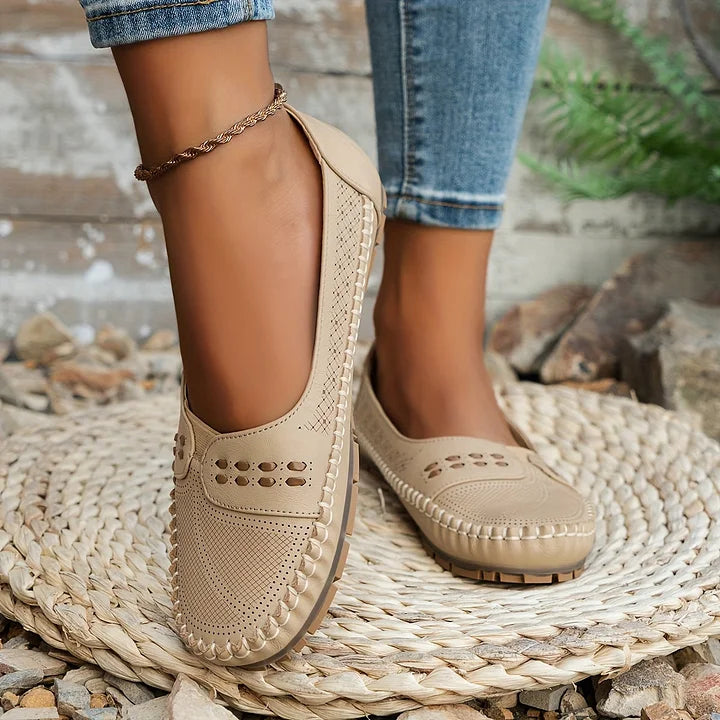 Women's Stylish Footwear with Supportive Design and Comfortable Fit