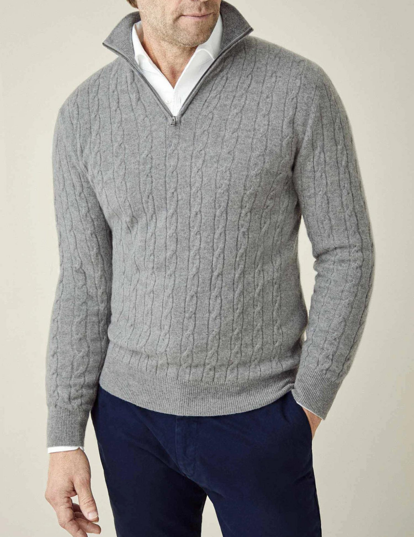 Elegant zip-up sweater in cable knit