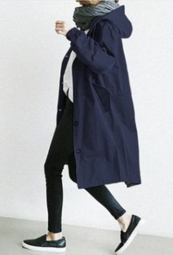 Women's coat with a hood and button closure