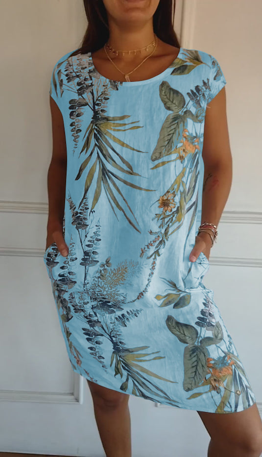 Women's Dress - Relaxed Fit - Short Sleeve - Round Neck - With Side Pockets