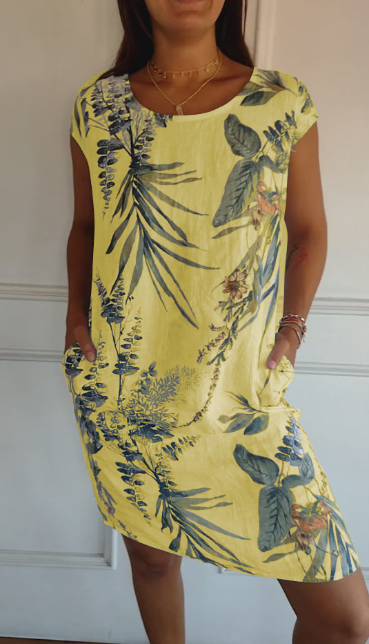 Women's Dress - Relaxed Fit - Short Sleeve - Round Neck - With Side Pockets