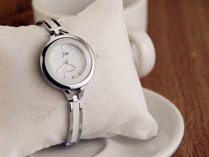 Women's wristwatch with metal bracelet