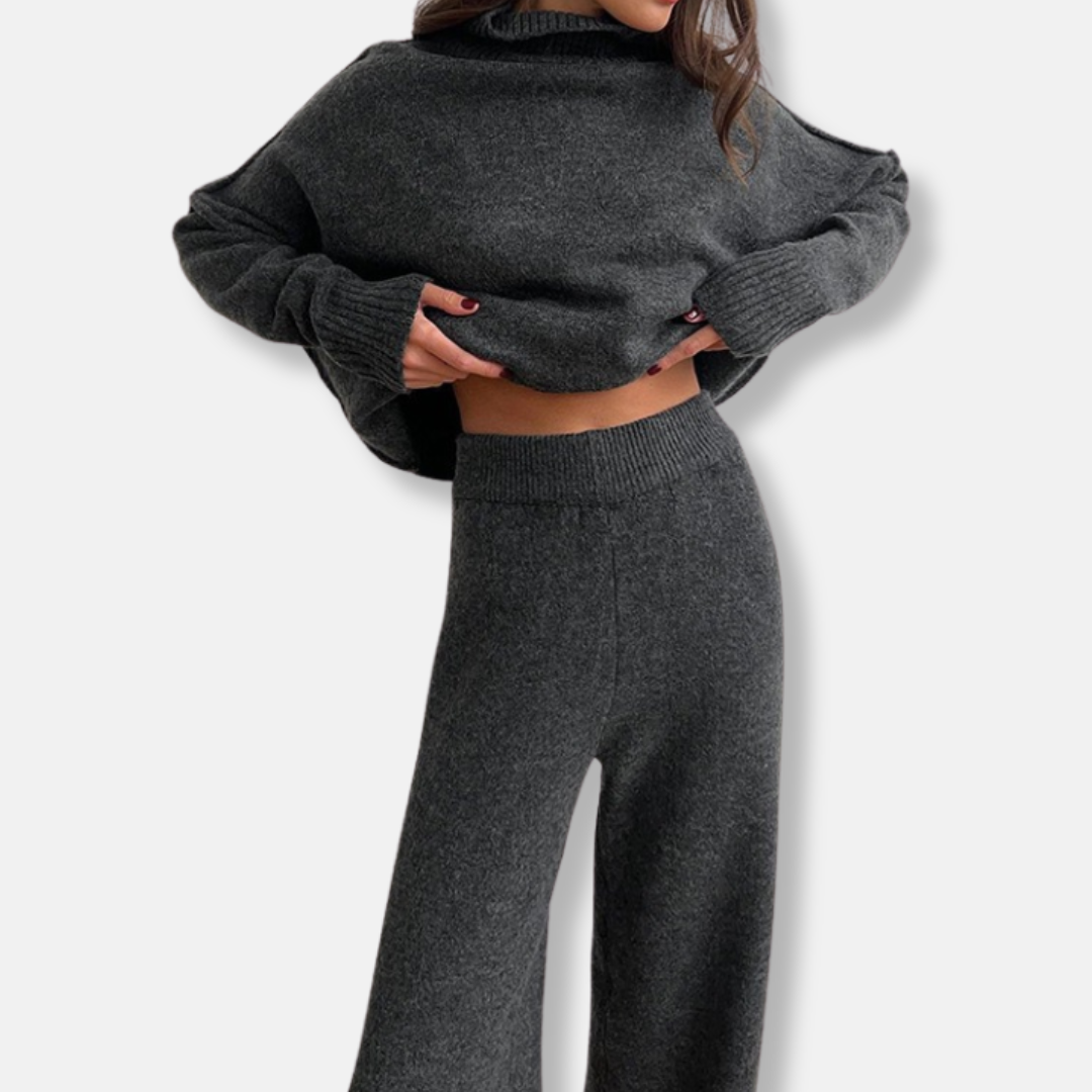 Women’s Two-Piece Set - Chunky Knit - Oversized Fit - Turtleneck
