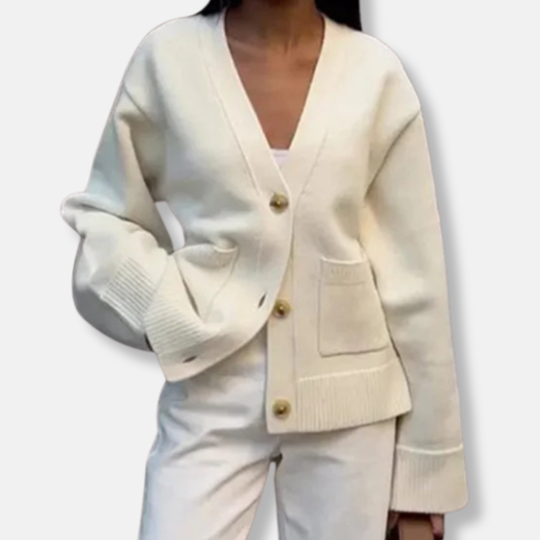 Women’s Knitted Cardigan – Oversized Fit – V-Neck – Button Front – Ribbed Trim – Patch Pockets