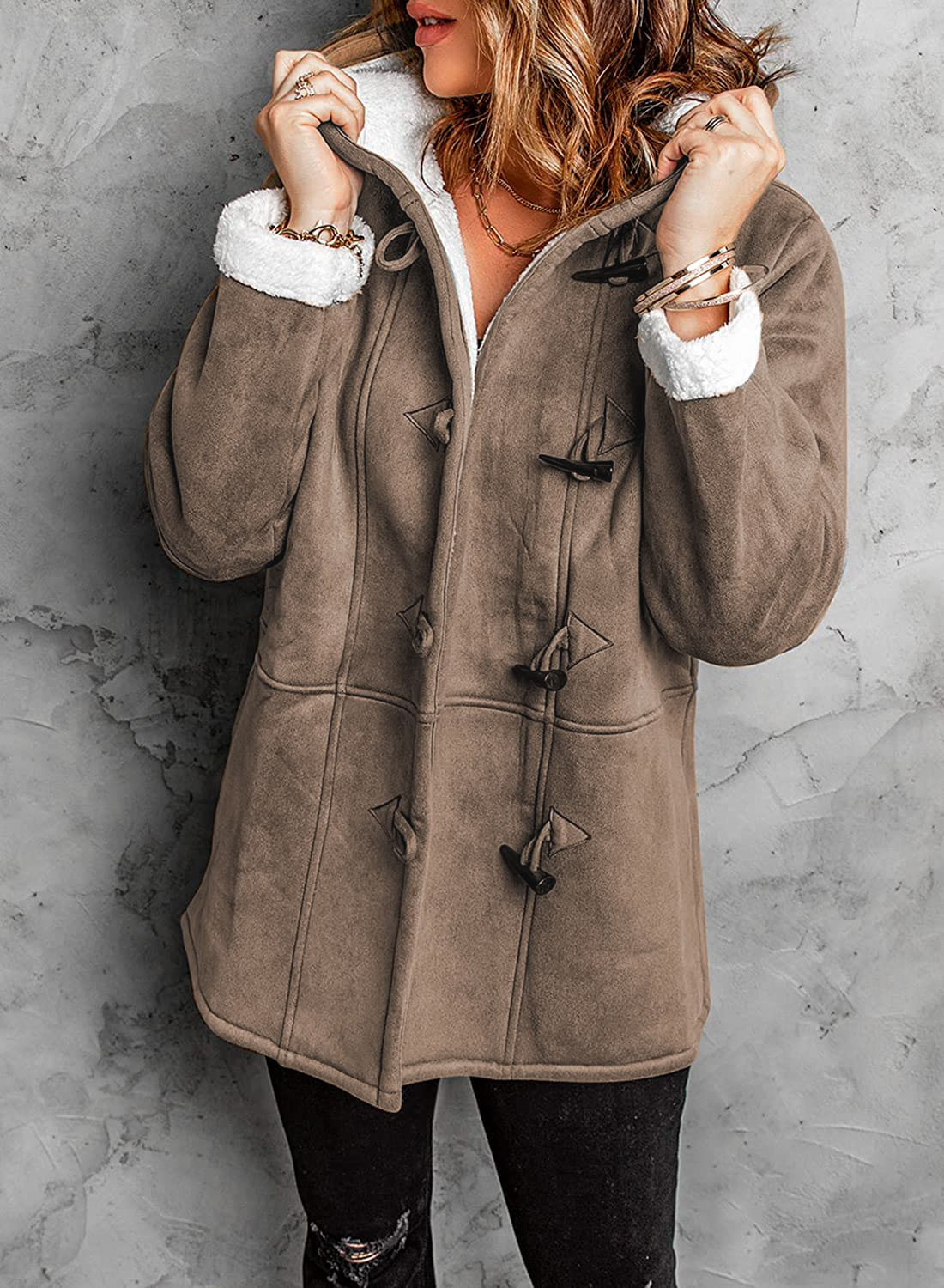 Women's winter coat with hood and warm lining