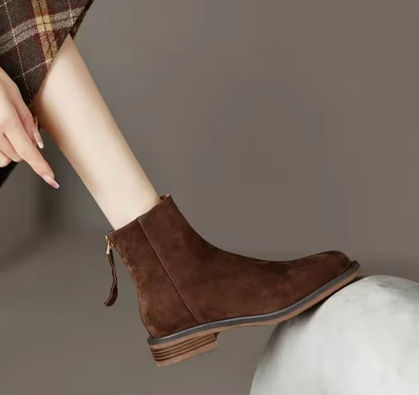 Willow | Elegant Winter Boots Women with Zipper made of Leather