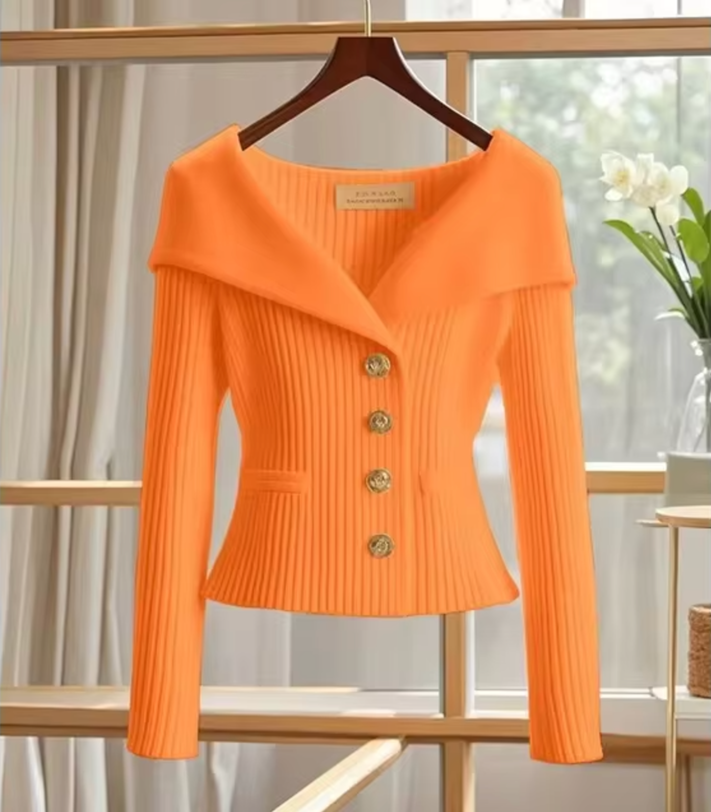 Women's cardigan with buttons and tailored cut | off-shoulder