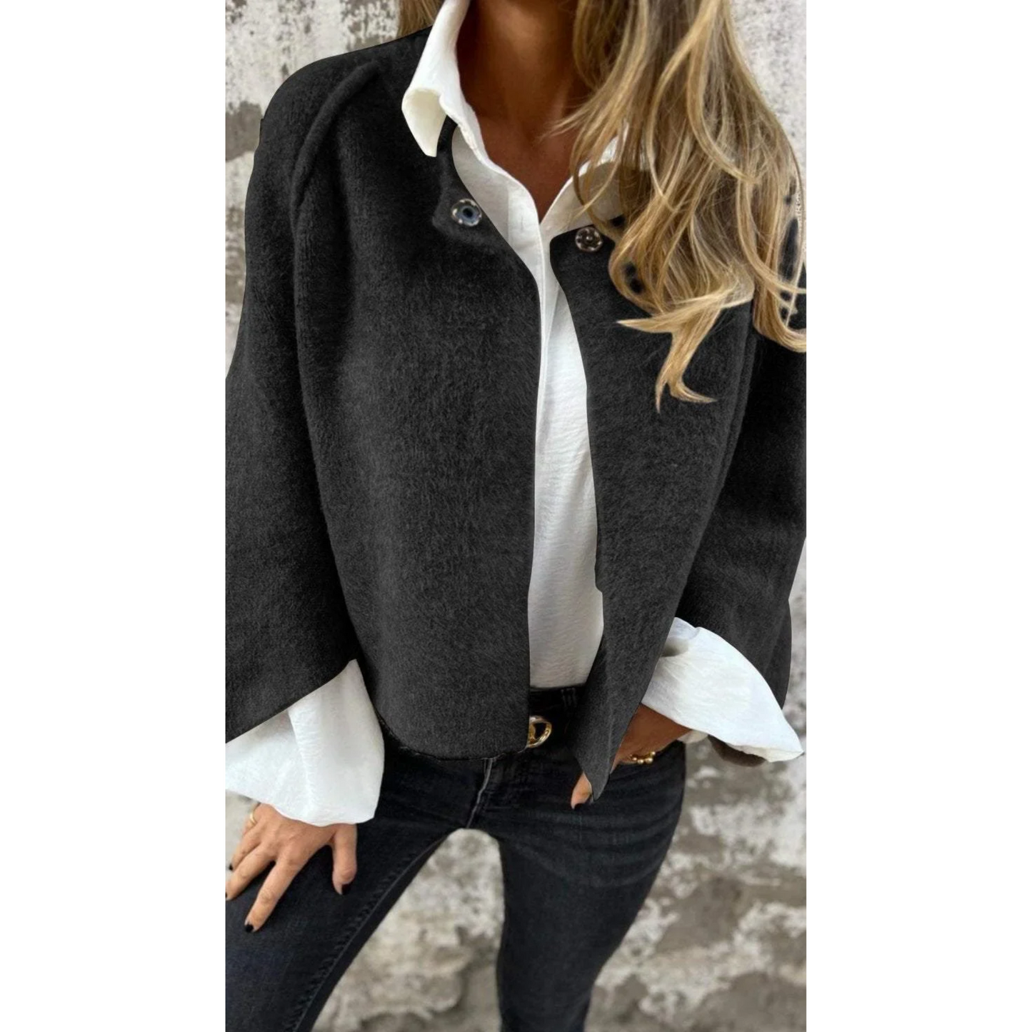 Women's Classic Coat with Tailored Fit and Functional Pockets