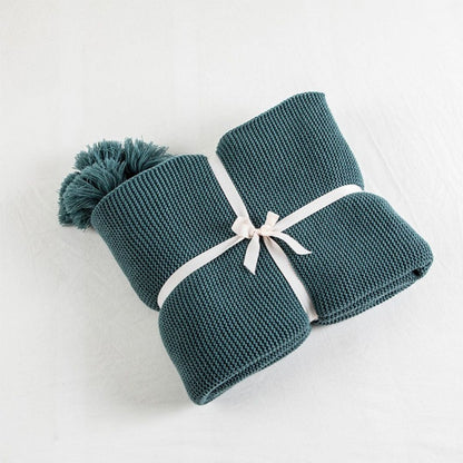 Minimalist Knit Throw Blanket with Chunky Texture
