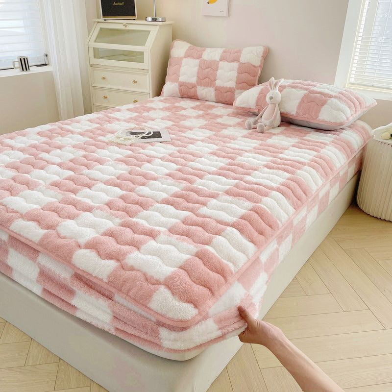 Contemporary Velvet Bedding Set with Checkered Pattern