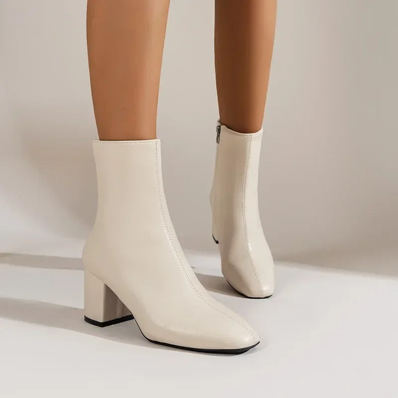Eloura-Moda | Elegant and Versatile Ankle Boots