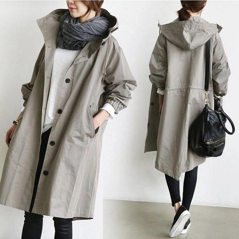 Women's coat with a hood and button closure