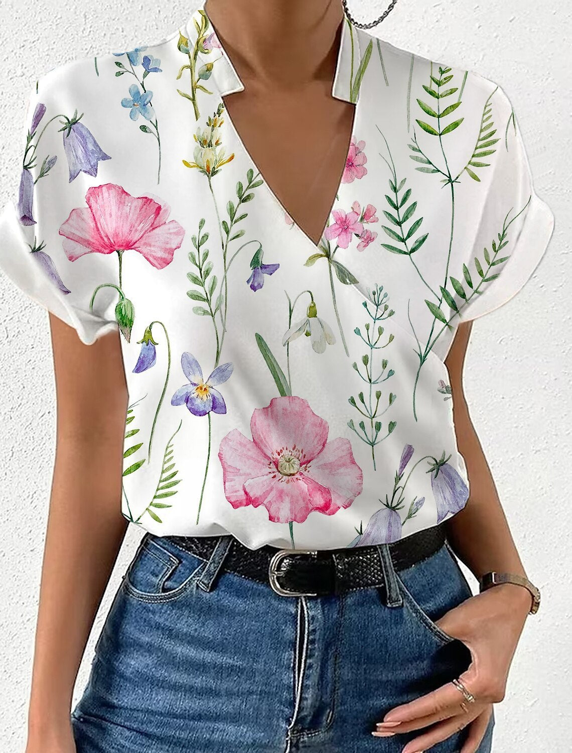 Blouse Floral Model with V-Neckline