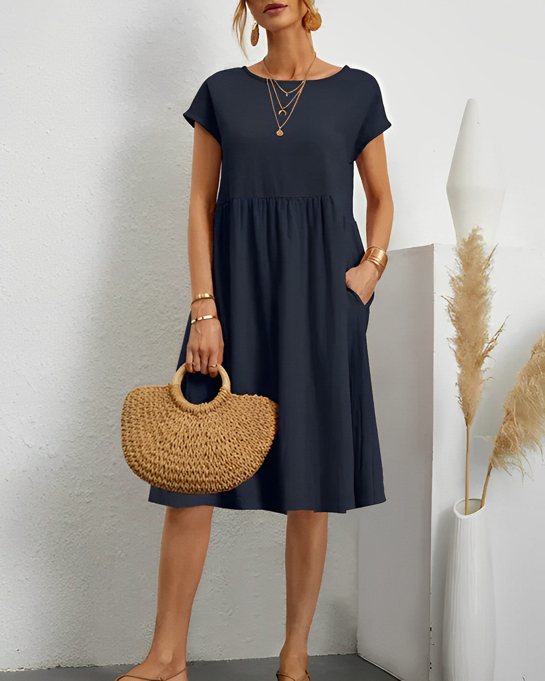 Women's Midi Dress - Loose Fit - Short Sleeves - Round Neck - With Practical Pockets