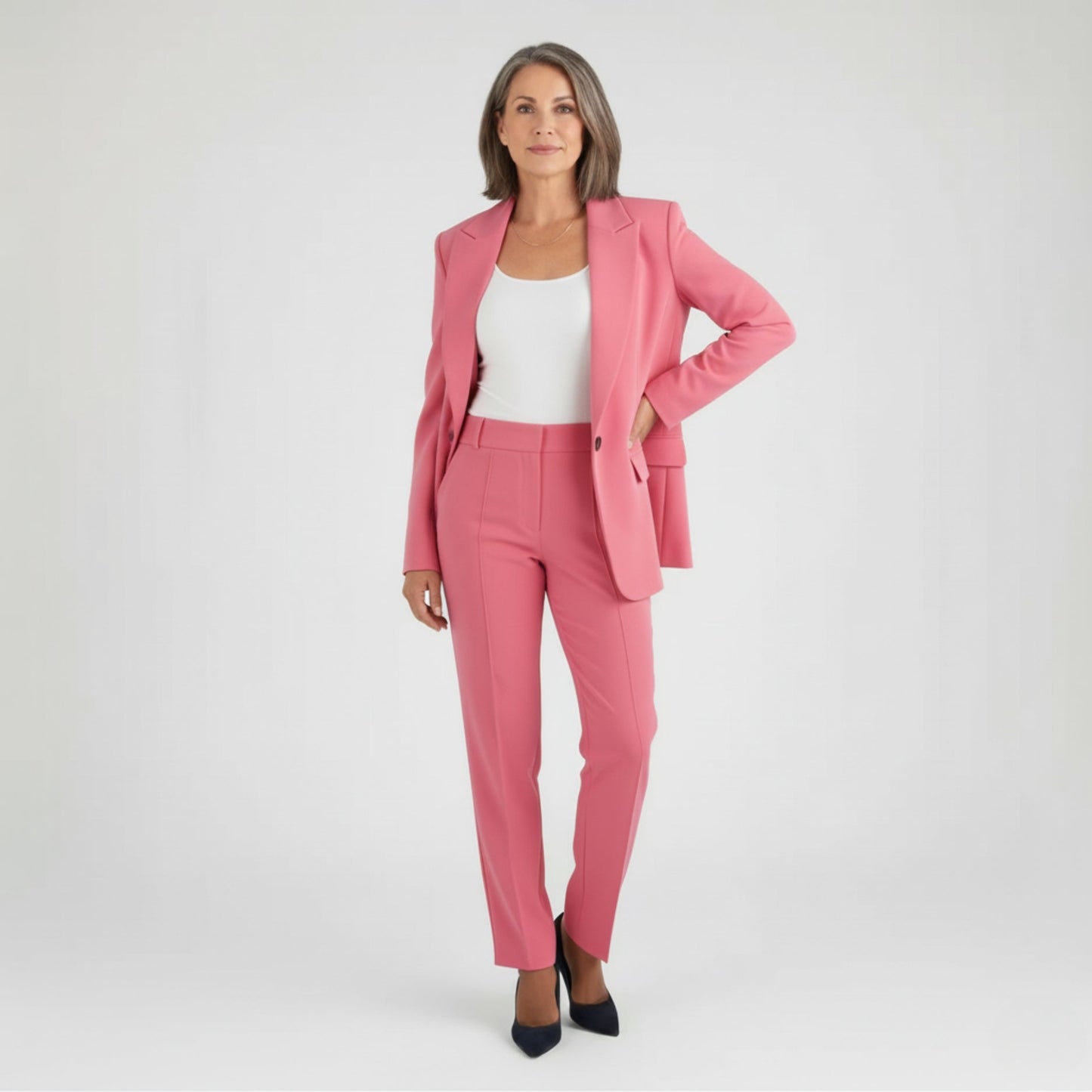 Women’s Suit – Elegant Business Pantsuit with Blazer & Trousers for Work or Formal Wear