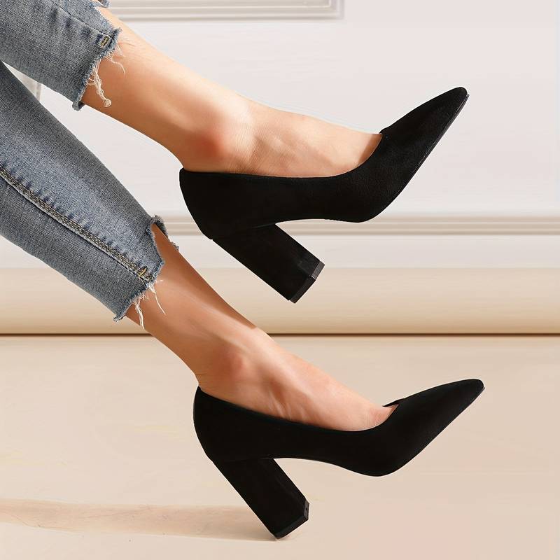 Women's pumps - Classic heel with pointed toe