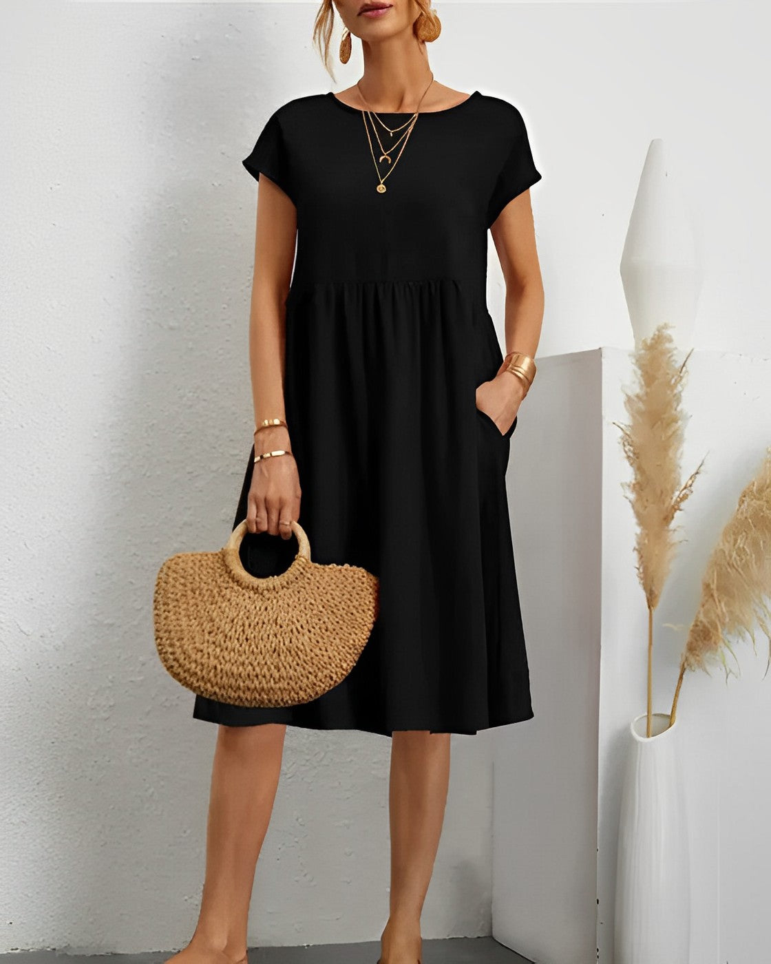 Women's Midi Dress - Loose Fit - Short Sleeves - Round Neck - With Practical Pockets