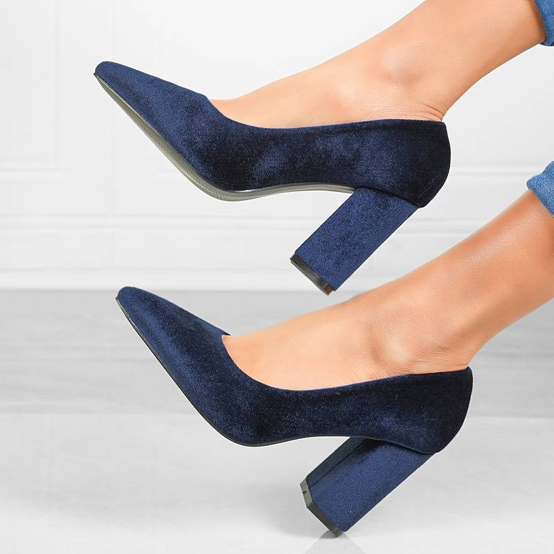 Women's pumps - Classic heel with pointed toe
