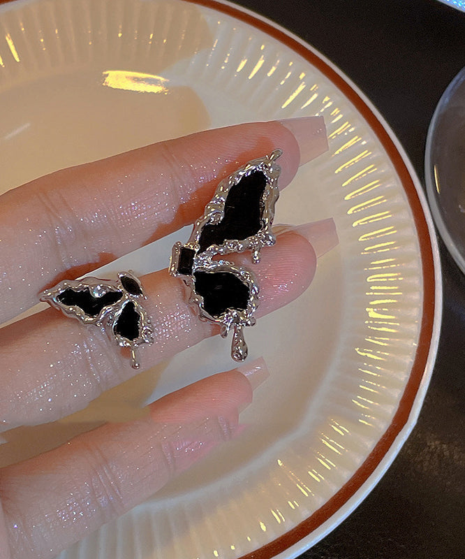 Boucles d'oreilles à tige asymétriques en alliage noir avec papillon - TrendAura