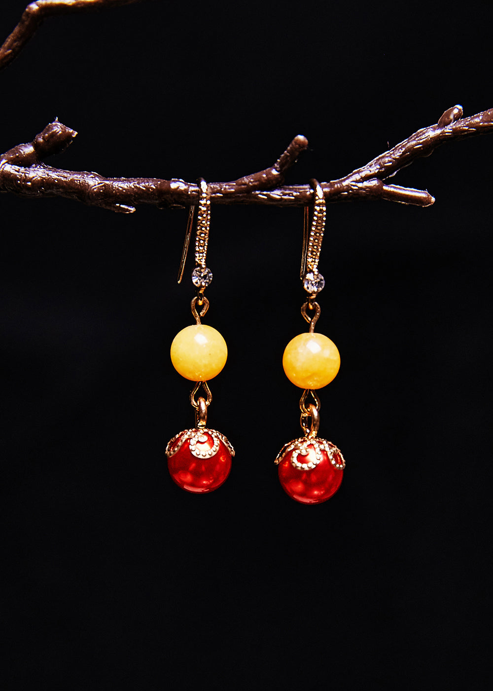 Boucles d'oreilles pendantes en cire d'abeille Art Red Pearl Boutique - TrendAura
