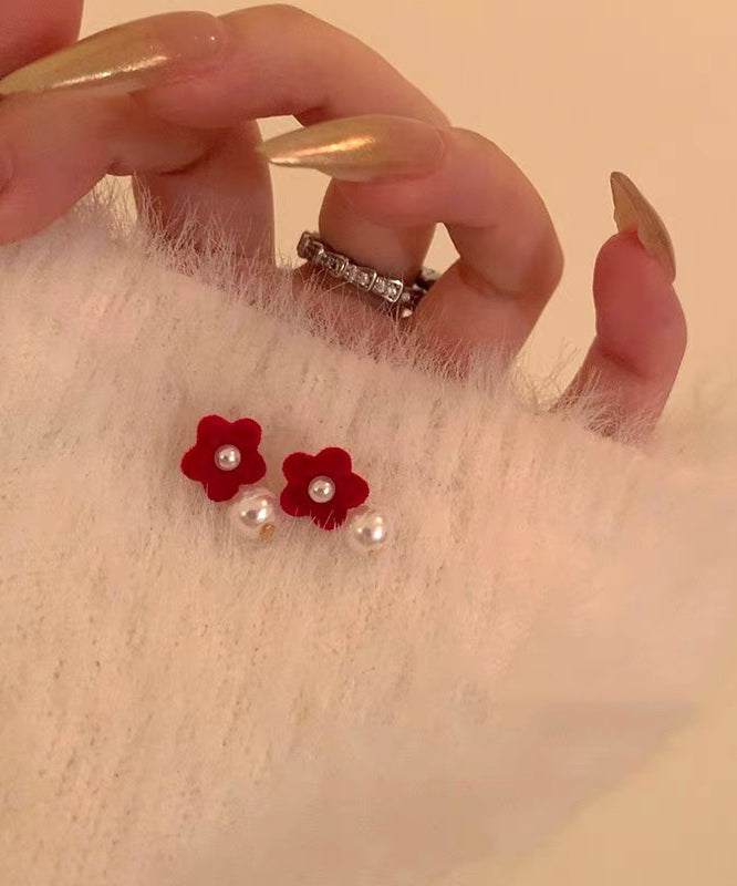 Boucles d'oreilles à tige en velours de soie rouge et perles florales - TrendAura