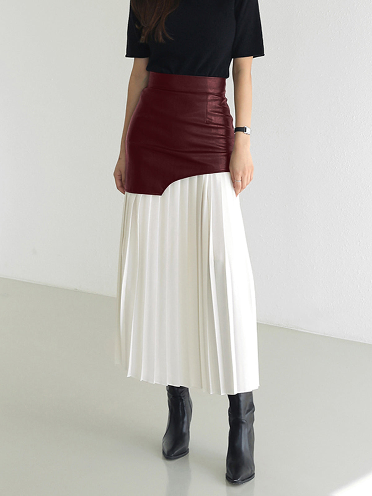Asymmetrical skirt made of imitation leather and chiffon