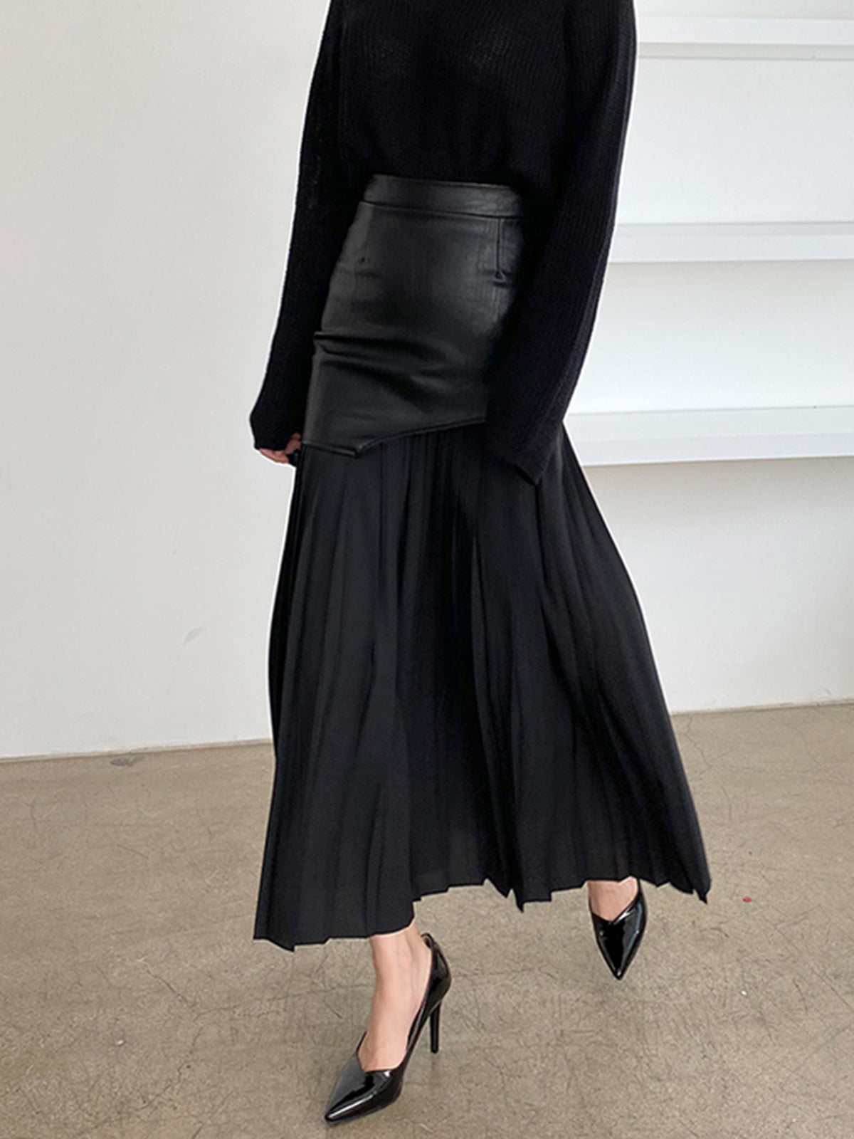 Asymmetrical skirt made of imitation leather and chiffon