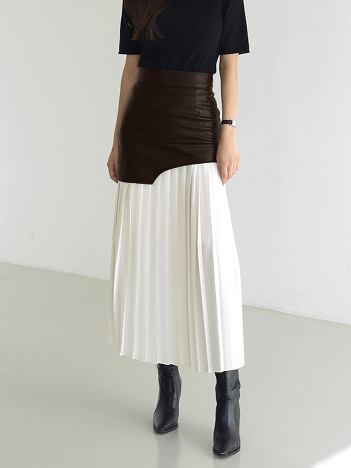 Asymmetrical skirt made of imitation leather and chiffon
