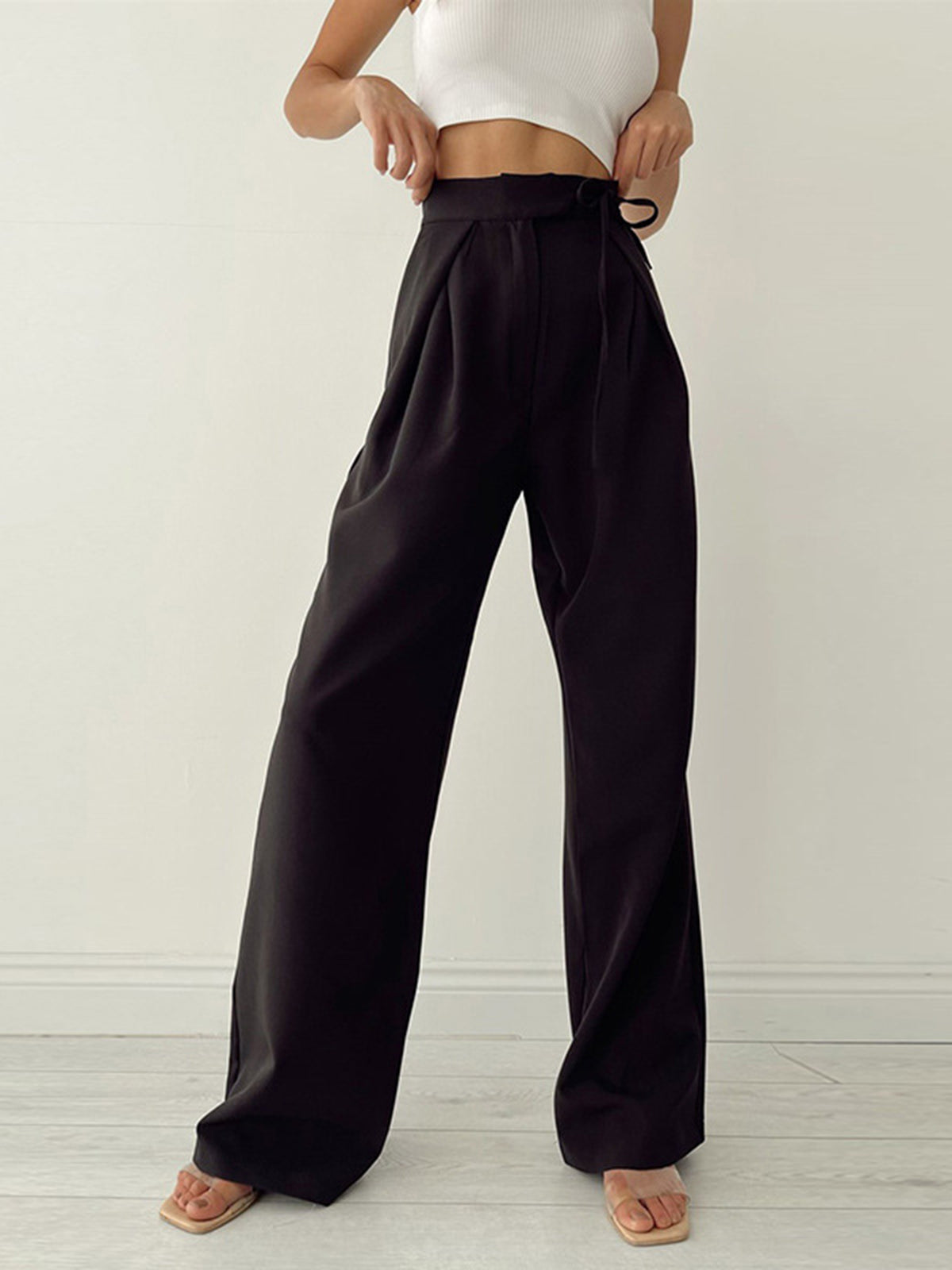 Wide pants for women - high waist - pleated front - fluid and elegant cut
