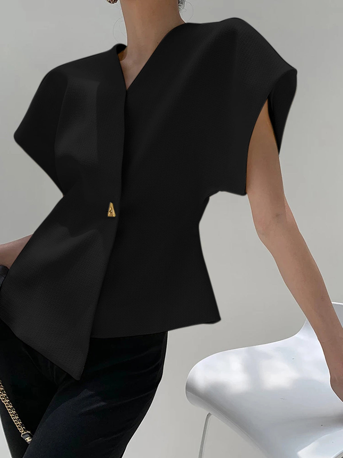 Lina Structural Blouse With Diagonal Closure For Modern Professionals And Minimalist Wardrobe