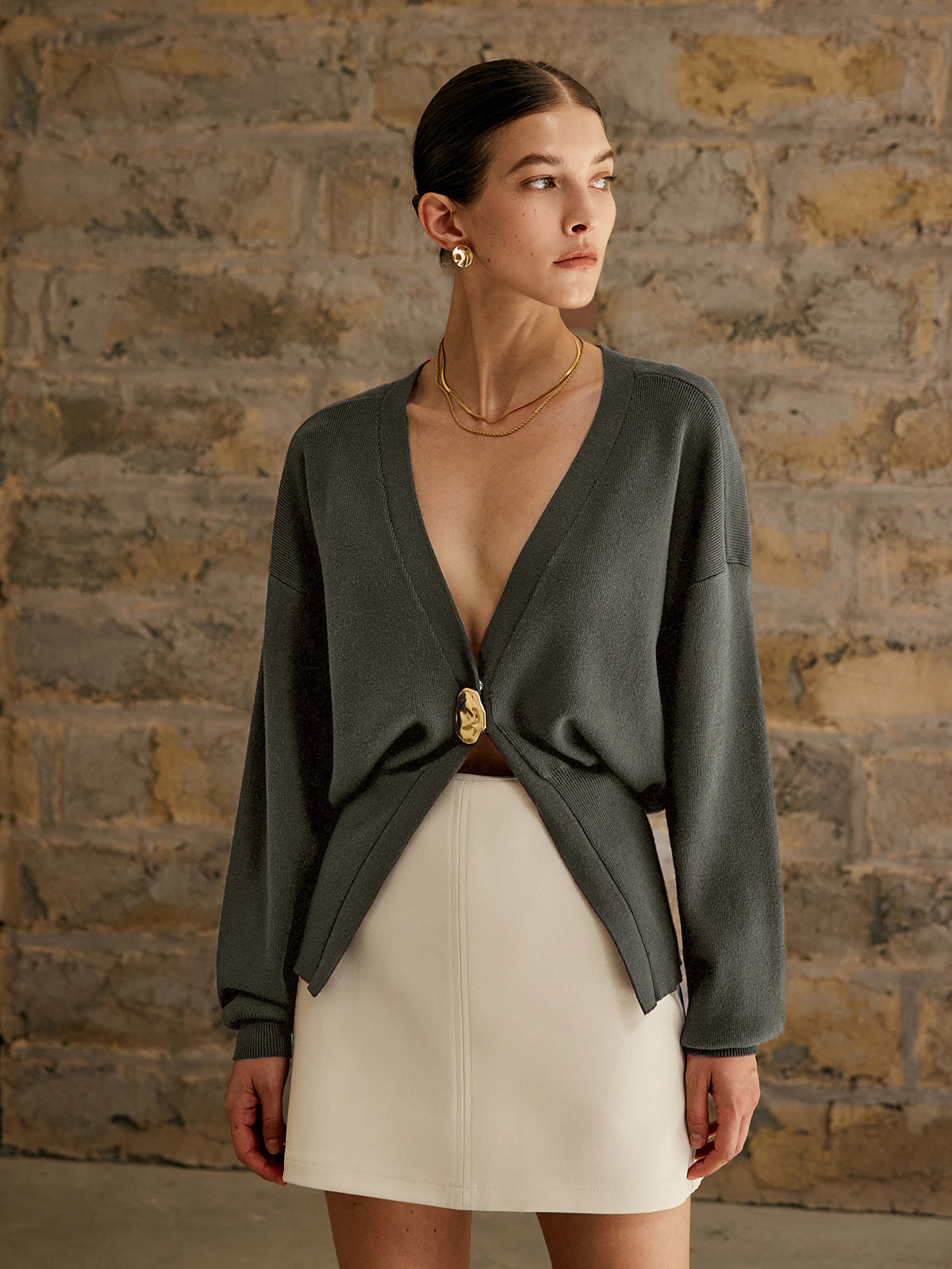 Women's cardigan with deep V-neck | button detail