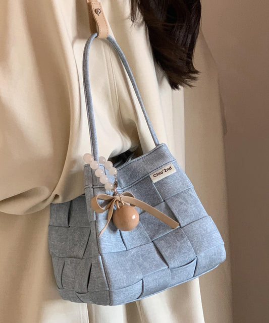 Magnifique sac seau tissé en denim bleu - TrendAura