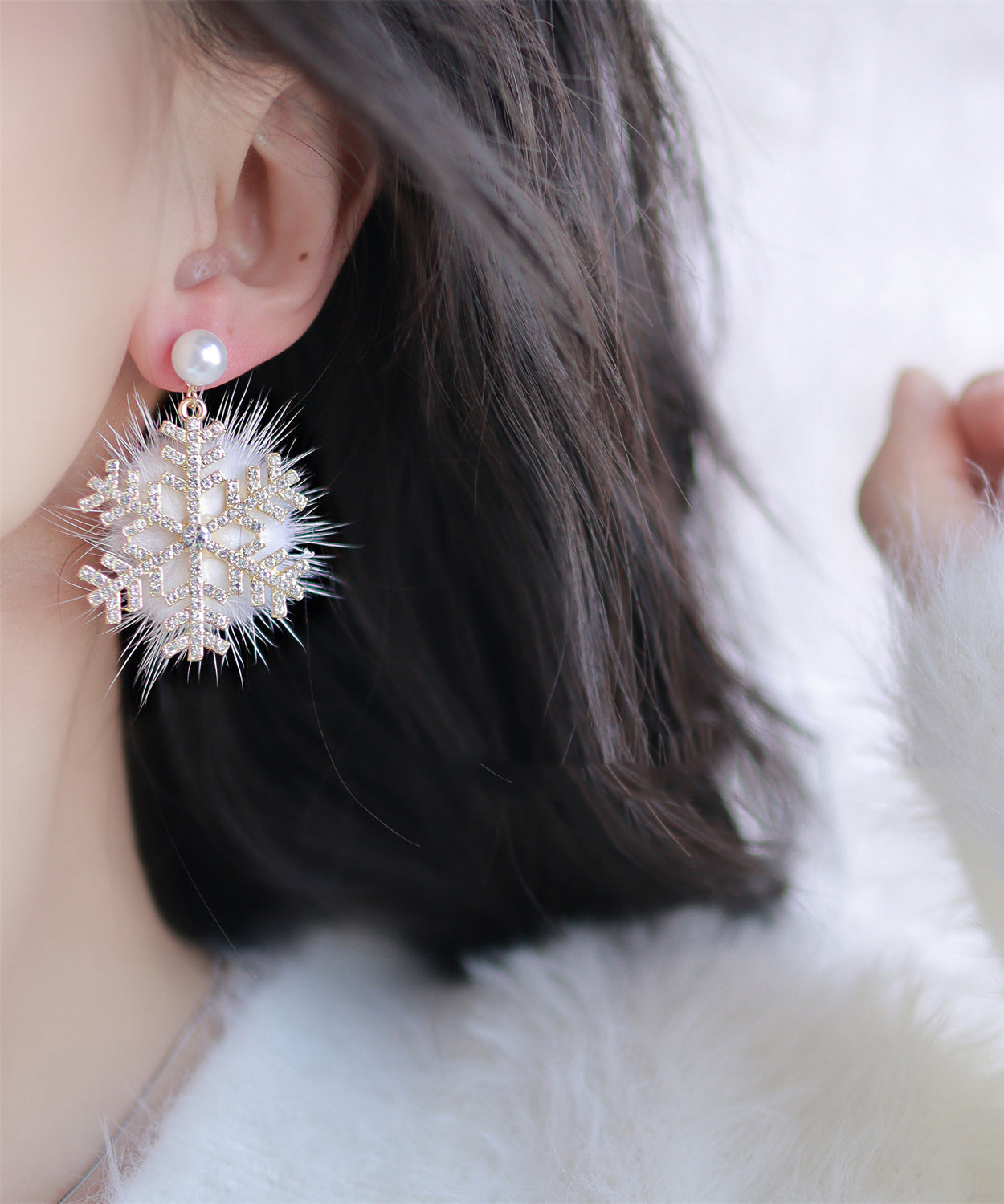 Magnifiques boucles d'oreilles pendantes en forme de flocon de neige en velours de vison et argent sterling - TrendAura