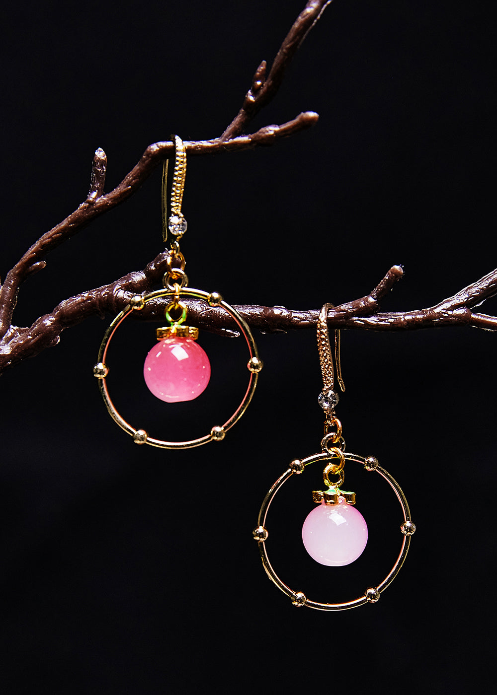 Magnifiques boucles d'oreilles pendantes à dorure circulaire en cristal rose - TrendAura